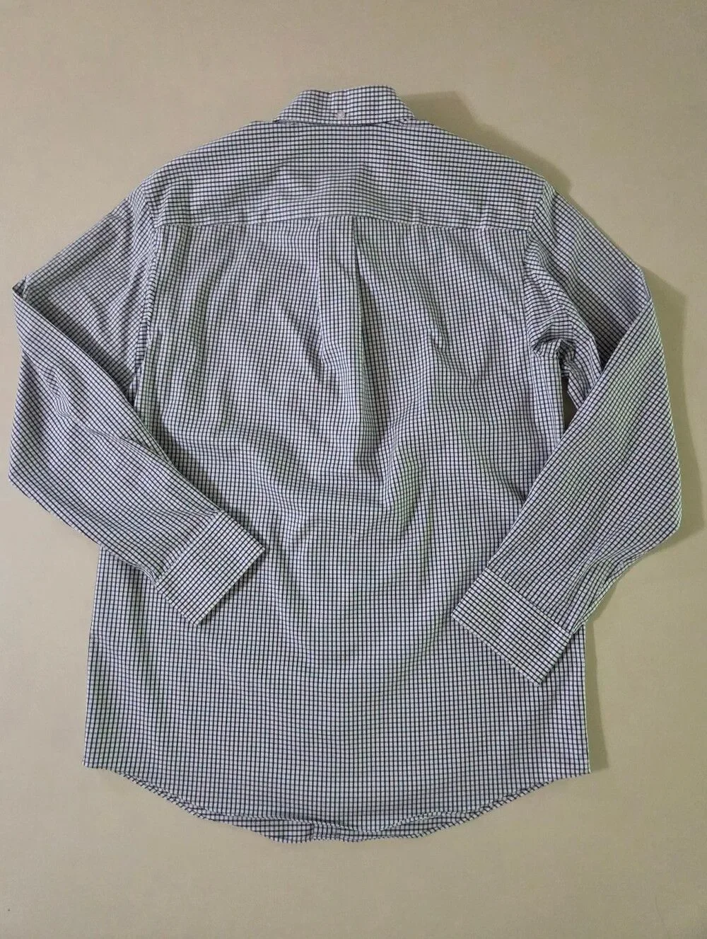Duluth Trading Co. Men's Gray Check Wrinklefighter Relaxed Fit Long Sleeve Shirt